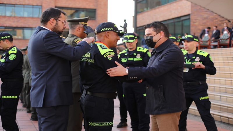 400 policías fueron condecorados por sus servicios distinguidos a Cundinamarca