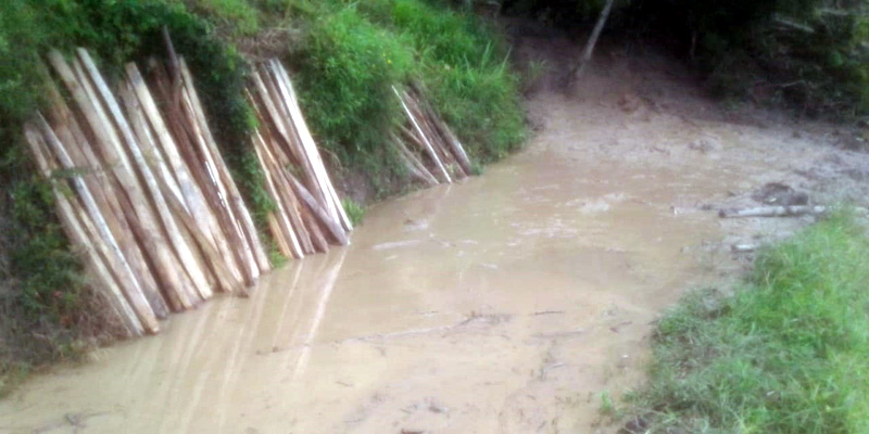 Habilitado paso de vehículos 4x4 por el sector El Cobre en la vía Gutiérrez-Guayabetal


























