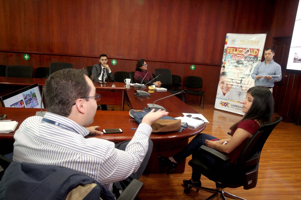 Nuevas estrategias para alcanzar el bienestar de los habitantes del departamento

















































