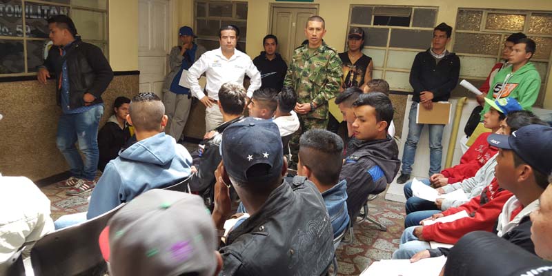140 jóvenes de Soacha y Sibaté en condición de vulnerabilidad por fin tienen su libreta militar



