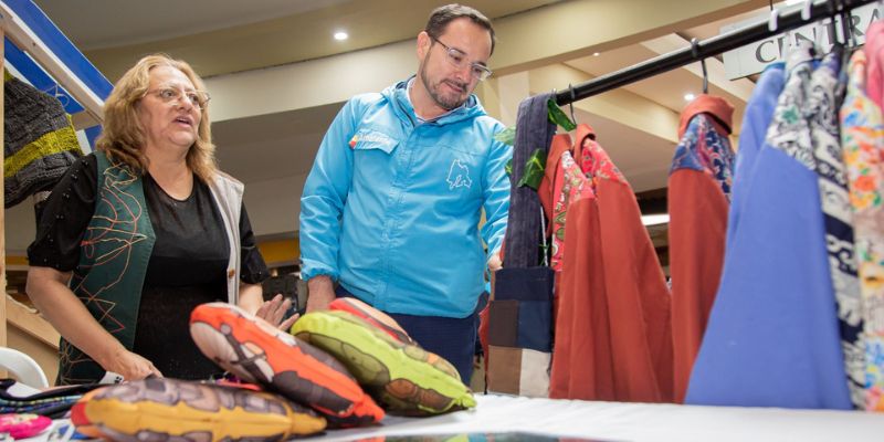 Cundinamarca lanza su primera vitrina de moda sostenible con talento local y materiales reciclados

