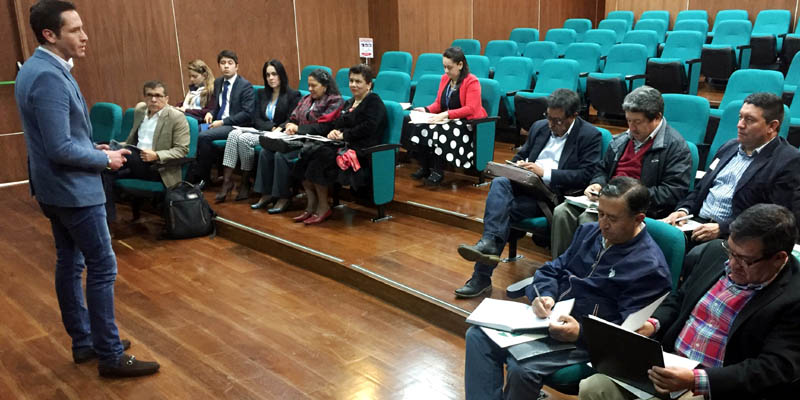 Mejor democracia desde las instituciones educativas






























