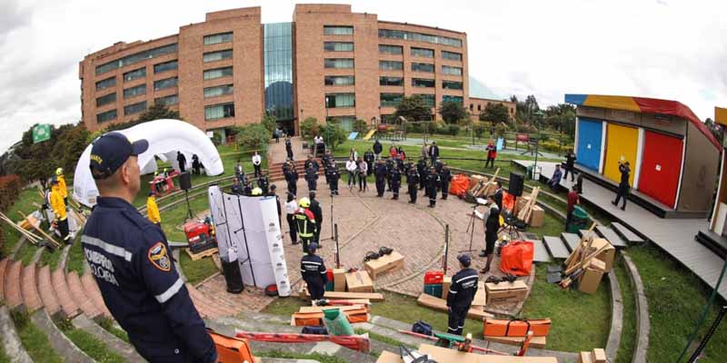 Con $1.214 millones en equipos de última tecnología se fortalecen los Bomberos de Cundinamarca 






