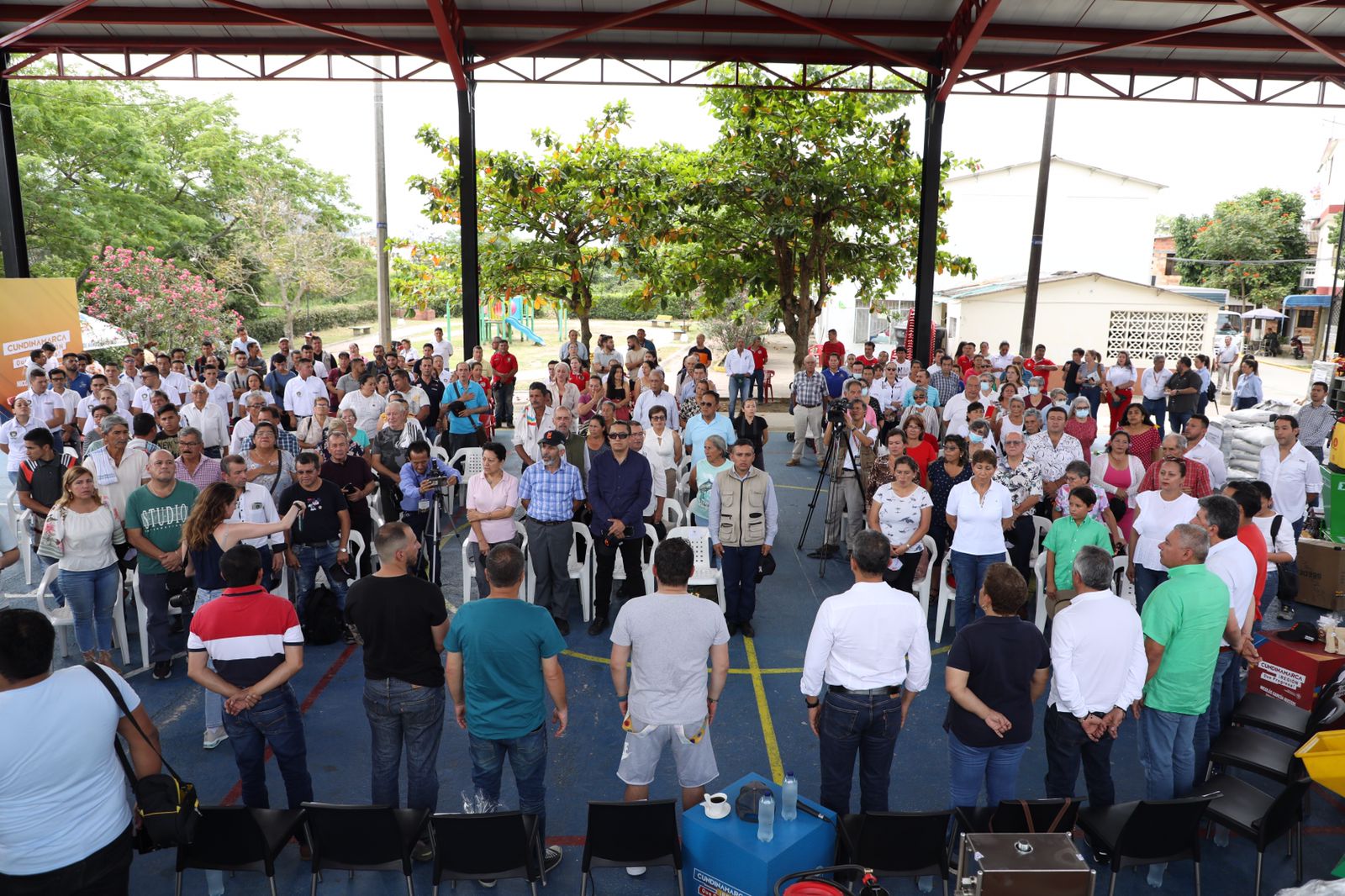 Gobierno departamental entrega maquinaria y equipos para aumentar la productividad del Tequendama