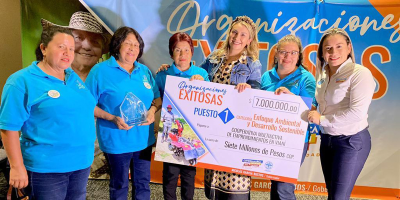 Entrega de reconocimientos a las organizaciones exitosas