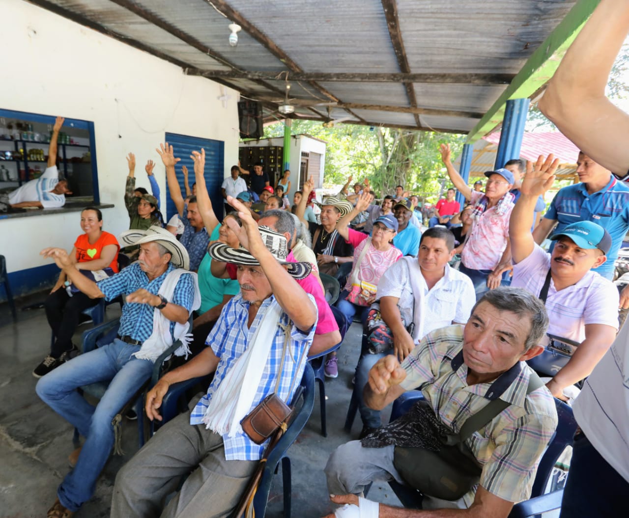 Gobierno departamental mitiga situación de familias damnificadas de Yacopí  
