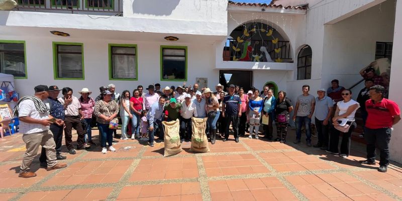 73 unidades productivas de Ubaque recibieron 365 unidades de fertilizantes orgánico-minerales