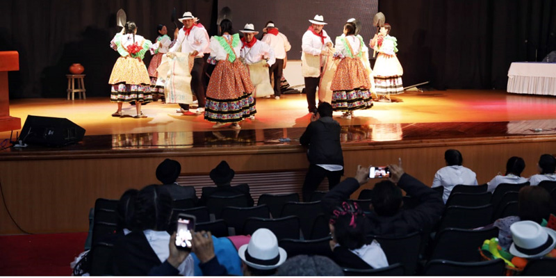 Maestros de Facatativá y Almeidas, vencedores en el IV Encuentro Departamental Folclórico y Cultural del Magisterio




























