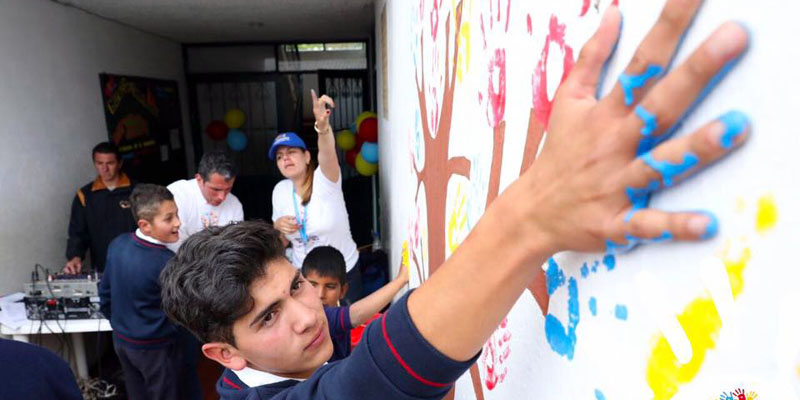 Pintando de colores mi escuela

