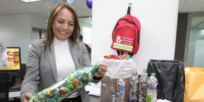 Funcionarios de la Gobernación recolectaron más de media tonelada de residuos sólidos durante la semana del reciclaje







