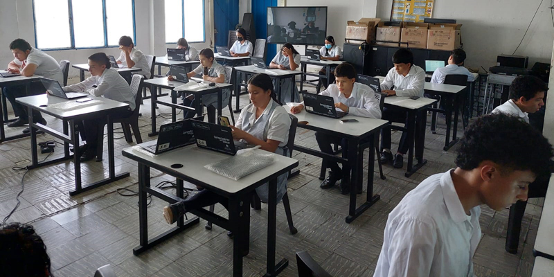Estudiantes se preparan para presentar las Pruebas Saber 11