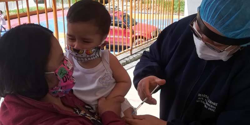A través de estas jornadas de vacunación en el departamento, se intensifican las acciones de búsqueda de los menores de 5 años que no tienen al día sus esquemas, también se unen esfuerzos con población susceptible de adquirir enfermedades, para completar las inmunizaciones de sarampión y rubeola. Balance positivo tras jornada de vacunación en Cundinamarca