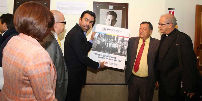 Maestros se toman el Salón de Gobernadores de Cundinamarca


