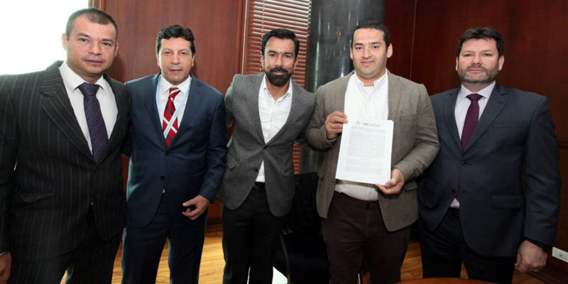 Cerca de $1.200 millones para gasificación de Ricaurte





































































