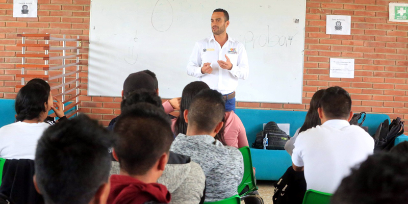 Aprendices rurales del Sena en Pacho, nuevos Embajadores de la Felicidad




