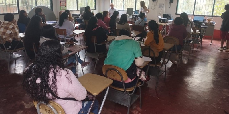 Mujeres campesinas de San Bernardo se capacitan como empresarias del campo



