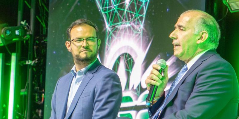 Cundinamarca premia la sostenibilidad con orgullo: ELC entrega galardón ambiental en “La Noche de los Mejores” junto al Gobernador y el Alcalde de Bogotá

