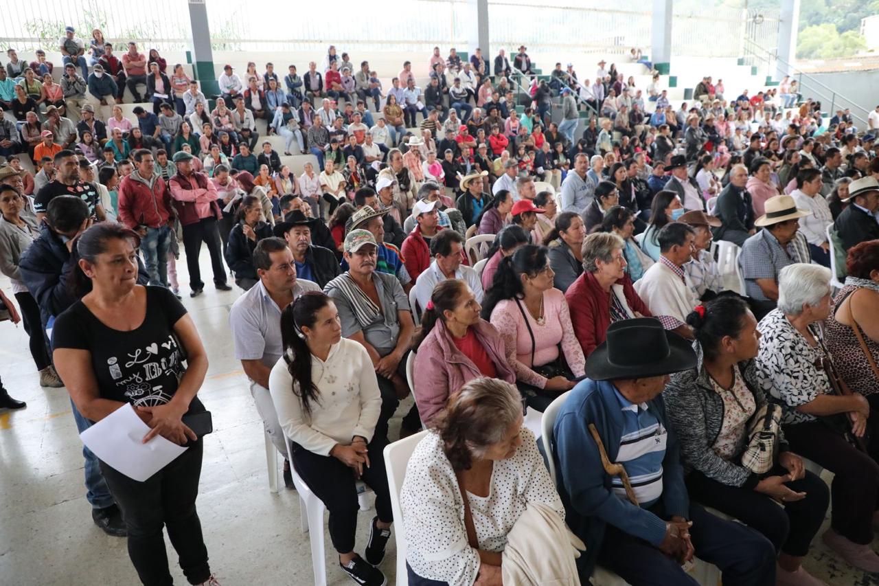 Más de 800 Tarjetas Red Progreso Agropecuario entregadas a productores de Fómeque