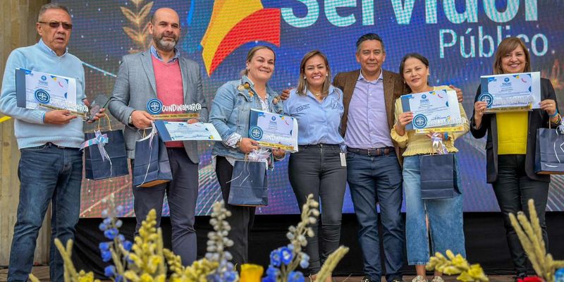 Gobernación de Cundinamarca celebra a sus servidores públicos con homenajes a la trayectoria y la excelencia
