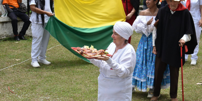Usuarios de la Beneficencia celebran 156 años con muestras culturales y gastronómicas