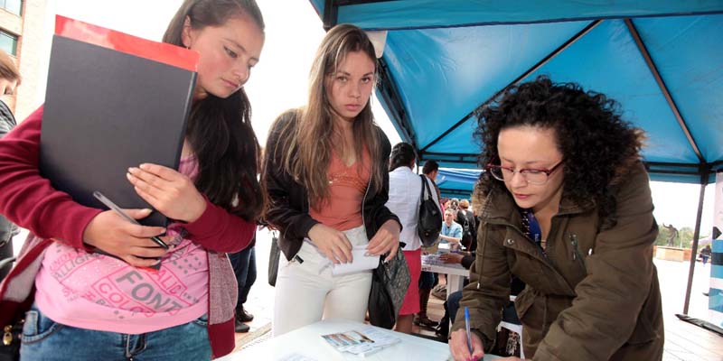 Más de 3.000 participantes en la feria del empleo de la Gobernación de Cundinamarca 



























