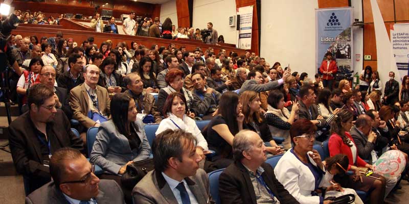Condecoración a la excelencia, distingue al Gobernador de Cundinamarca como  el Administrador Público del año



































































