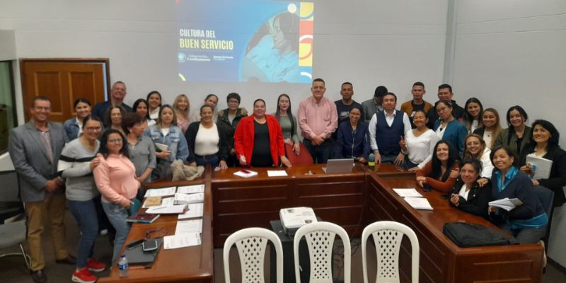 Gobernación de Cundinamarca forma a 258 servidores en atención con enfoque humano
