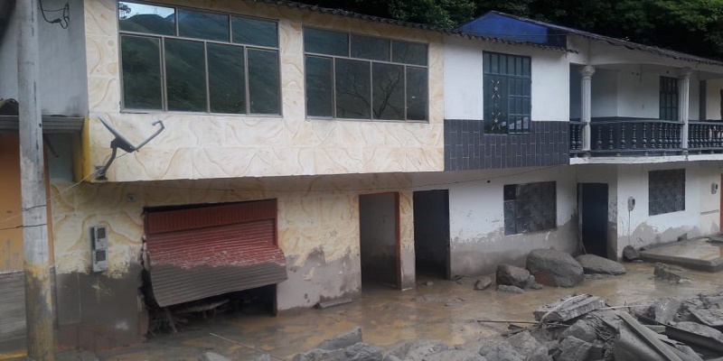 Creciente súbita en Guayabetal afecta 6 viviendas y 2 vehículos