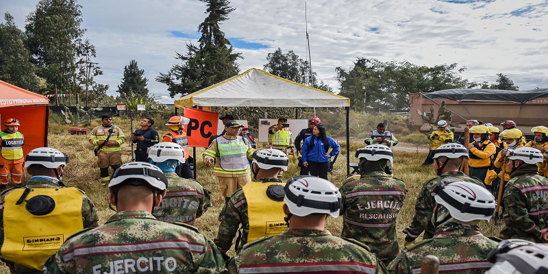 Avanzan labores para extinguir incendio forestal en Mosquera