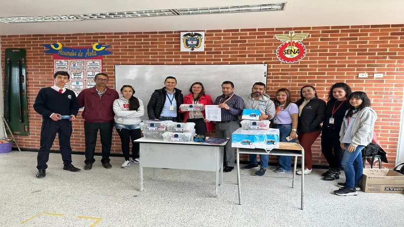 Comunidades de 9 municipios recibieron kits de robótica y laboratorios de electrónica
