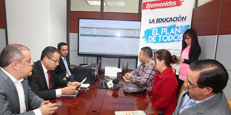 Instituciones educativas de Guataquí y Vergara tienen nuevo rector




