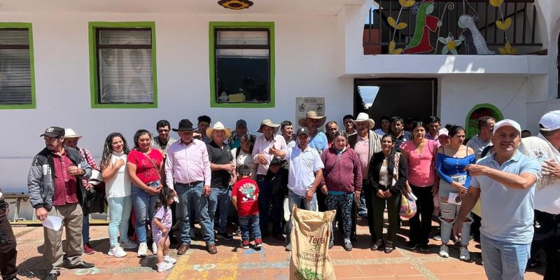 73 unidades productivas de Ubaque recibieron 365 unidades de fertilizantes orgánico-minerales