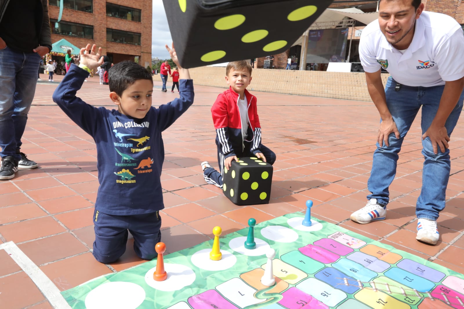 Juegos y crianza amorosa, ejes de la celebración del Día de la Niñez