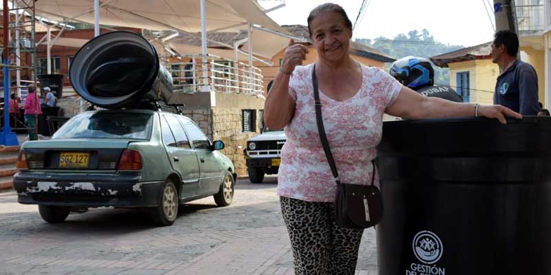 Familias campesinas de San Bernardo recibieron tanques de almacenamiento de agua