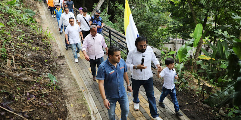 Un parque temático ambiental y más de 11 kilómetros de placa huellas entregó el Gobernador a la comunidad de Sasaima