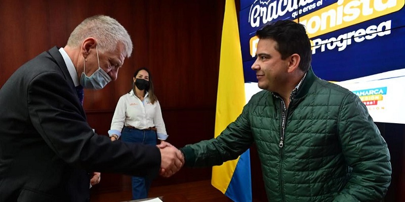 Extranjeros realizan juramento para nacionalidad colombiana

