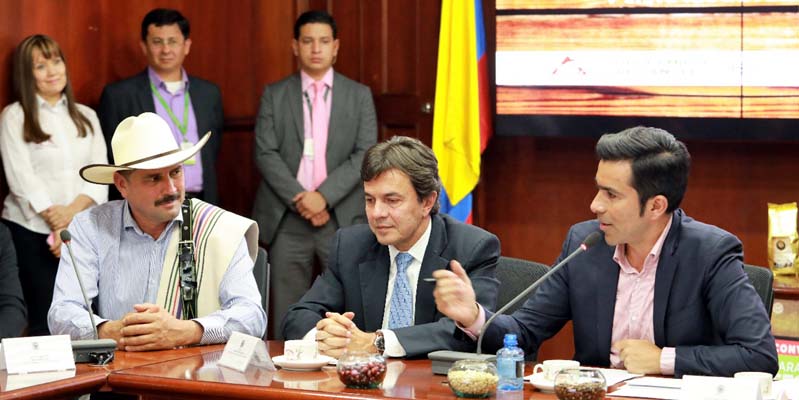 Más de $12.200 millones para impulsar renovación del sector cafetero en Cundinamarca