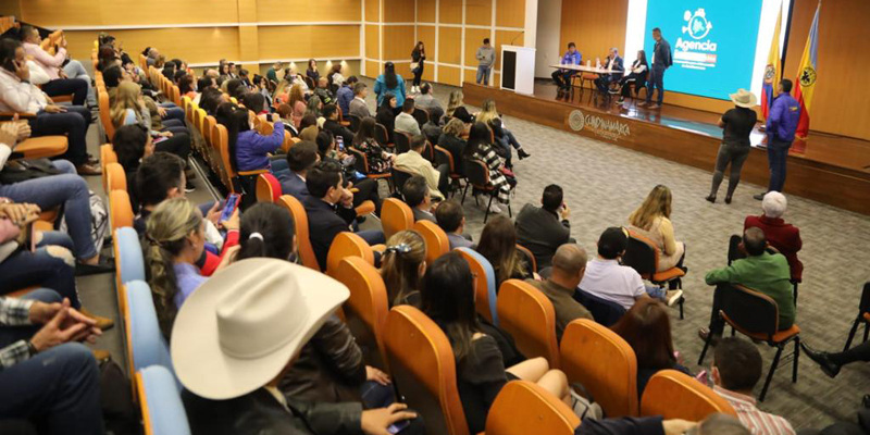 El empresario Mario Hernández compartió su experiencia de éxito con los emprendedores de Cundinamarca