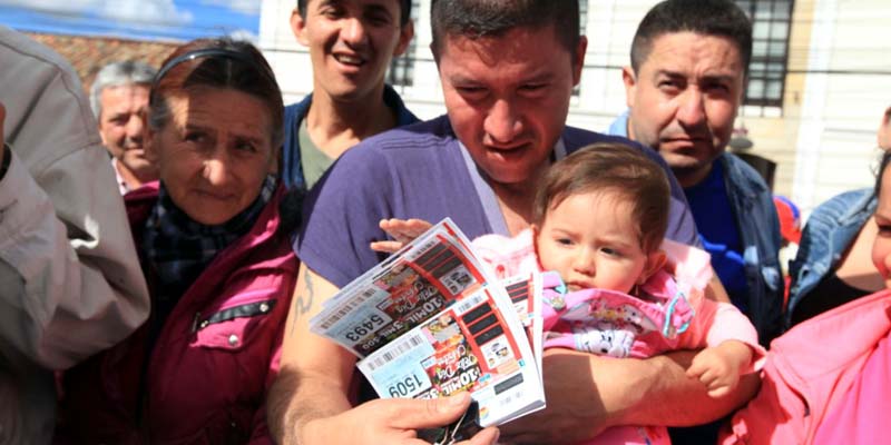 Este lunes, la Lotería de Cundinamarca celebra en grande el Día de las Madres





























































