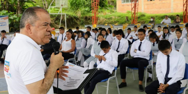 $1.200 millones en dotación de mobiliario escolar para las IED de Yacopí








