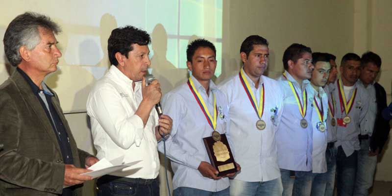Con éxito culminó Primer Encuentro Minero Ambiental de Proveedores Mineros y de Transporte













































































