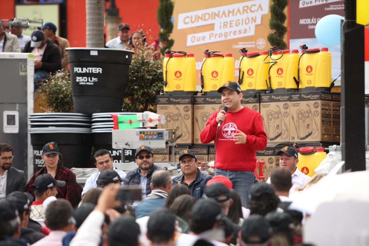 ‘Cosechando ando’ llegó a la provincia del Oriente, en Cundinamarca, con maquinaria y convenios