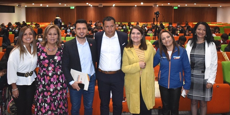 Becas para jóvenes programadores web en Chía
