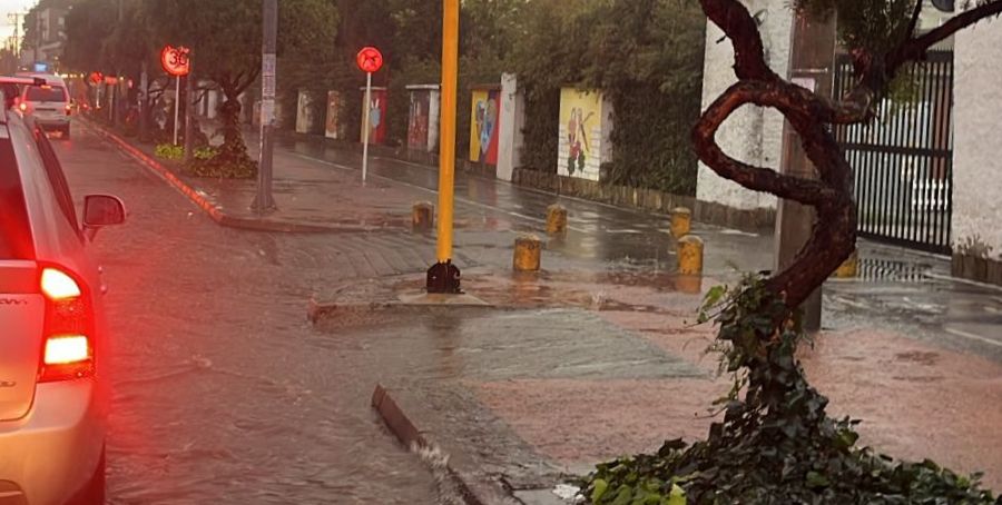 Gobernador de Cundinamarca lidera PMU permanente ante emergencia por intensas lluvias en el departamento