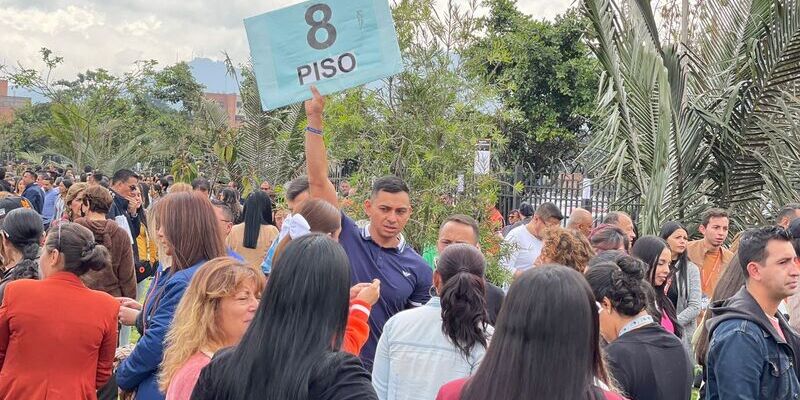 En tiempo record de 12 minutos evacuaron 2.802 personas en la Gobernación de Cundinamarca